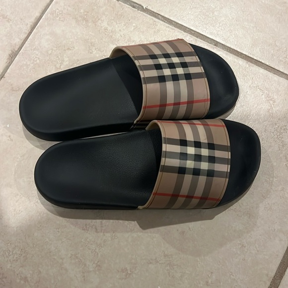 Burberry Slides - Picture 1 of 4